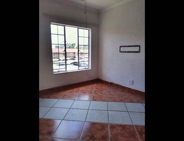 2 BEDROOM APARTMENT FOR SALE IN WATERVAL EAST